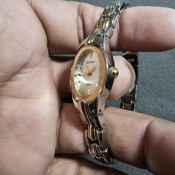Armitron Now Ladies Quartz Watch Oval Shaped Silver Gold Tone Working 75/3313TT - Picture 6 of 10